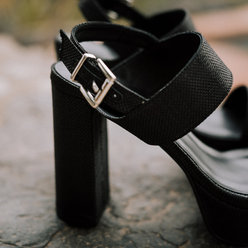 Zapatos cómodos y elegantes para bodas en lino negro