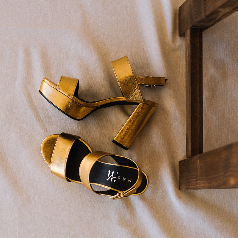 Sandalias de tacón muy cómodas perfectas para aguantar todo el día en piel oro