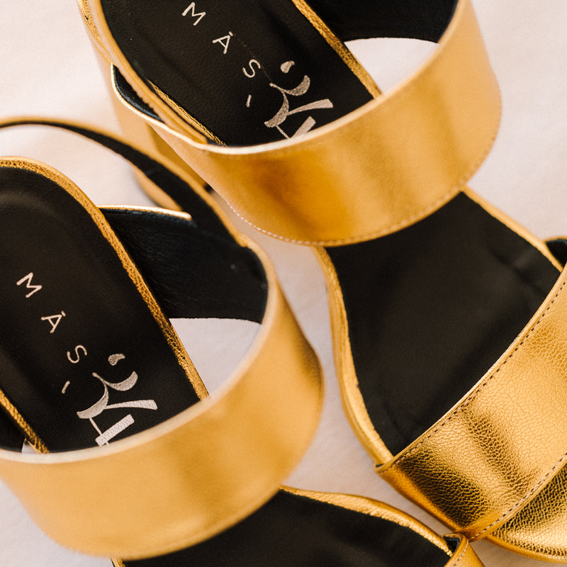 Sandalias de tacón altas y cómodas en piel oro